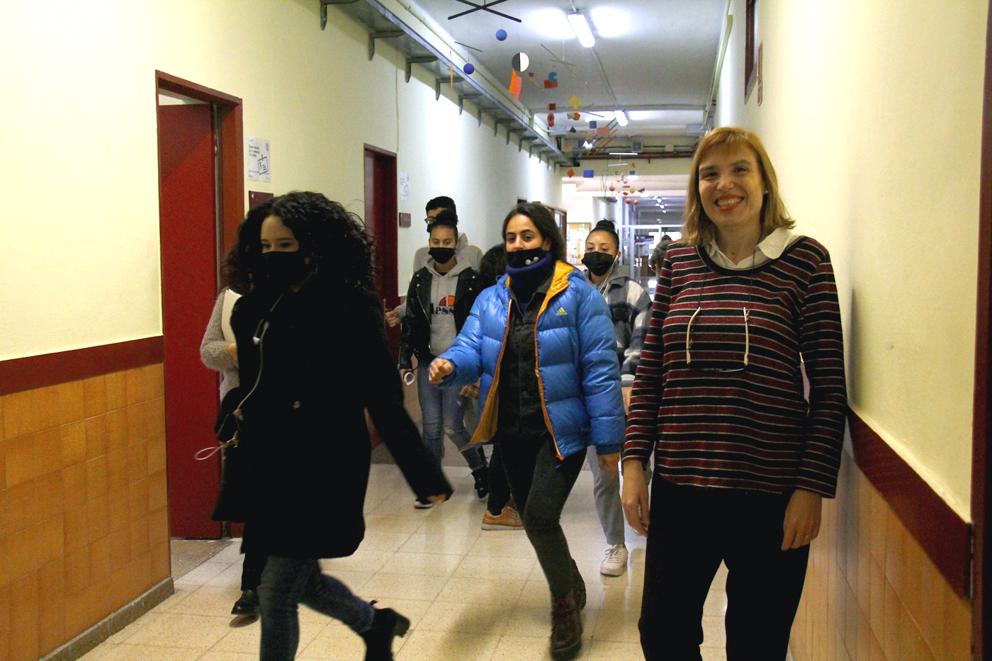 Cristina Steegmann al passadís de l'Institut