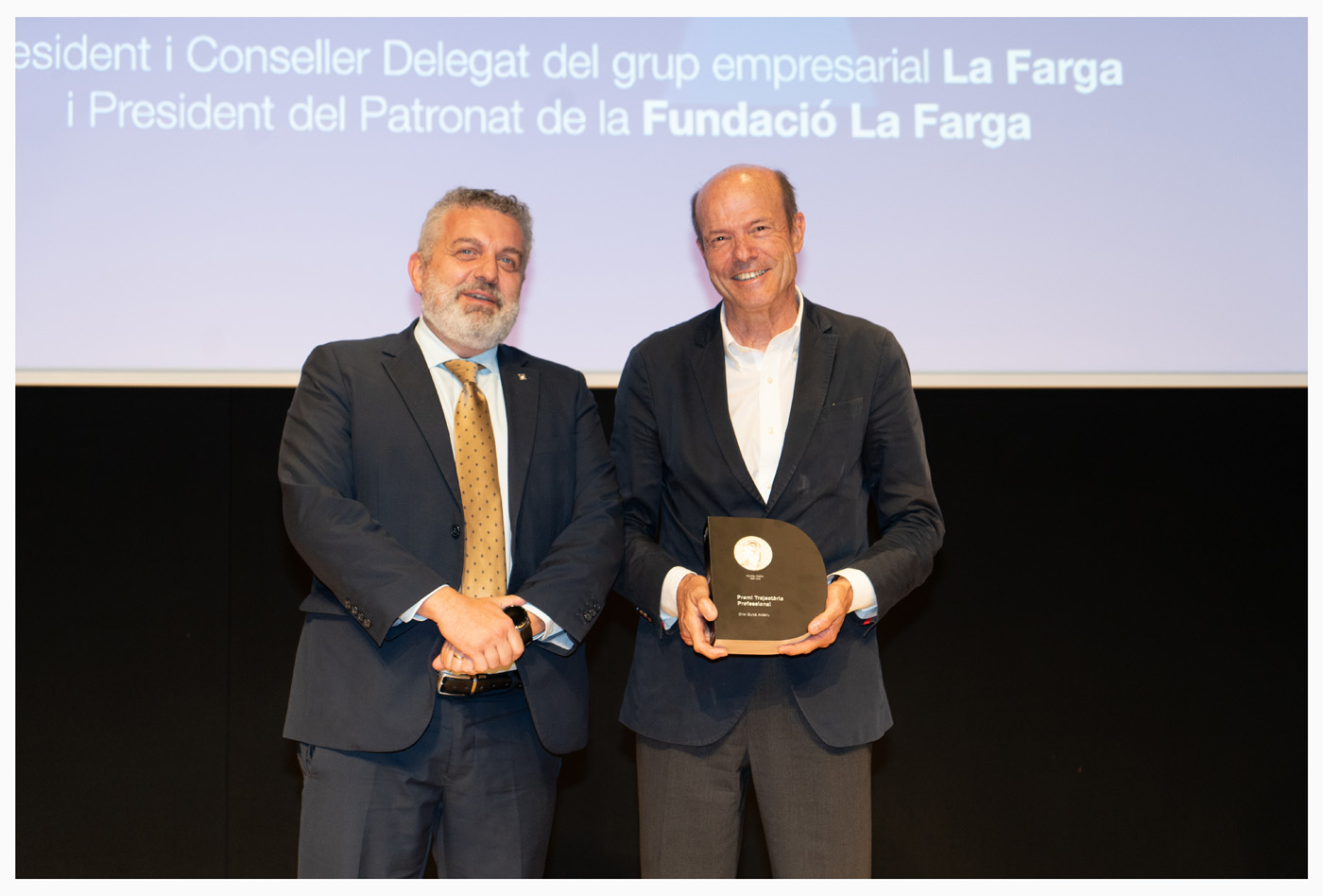 L'enginyer Oriol Guixà recollint el premi Diada