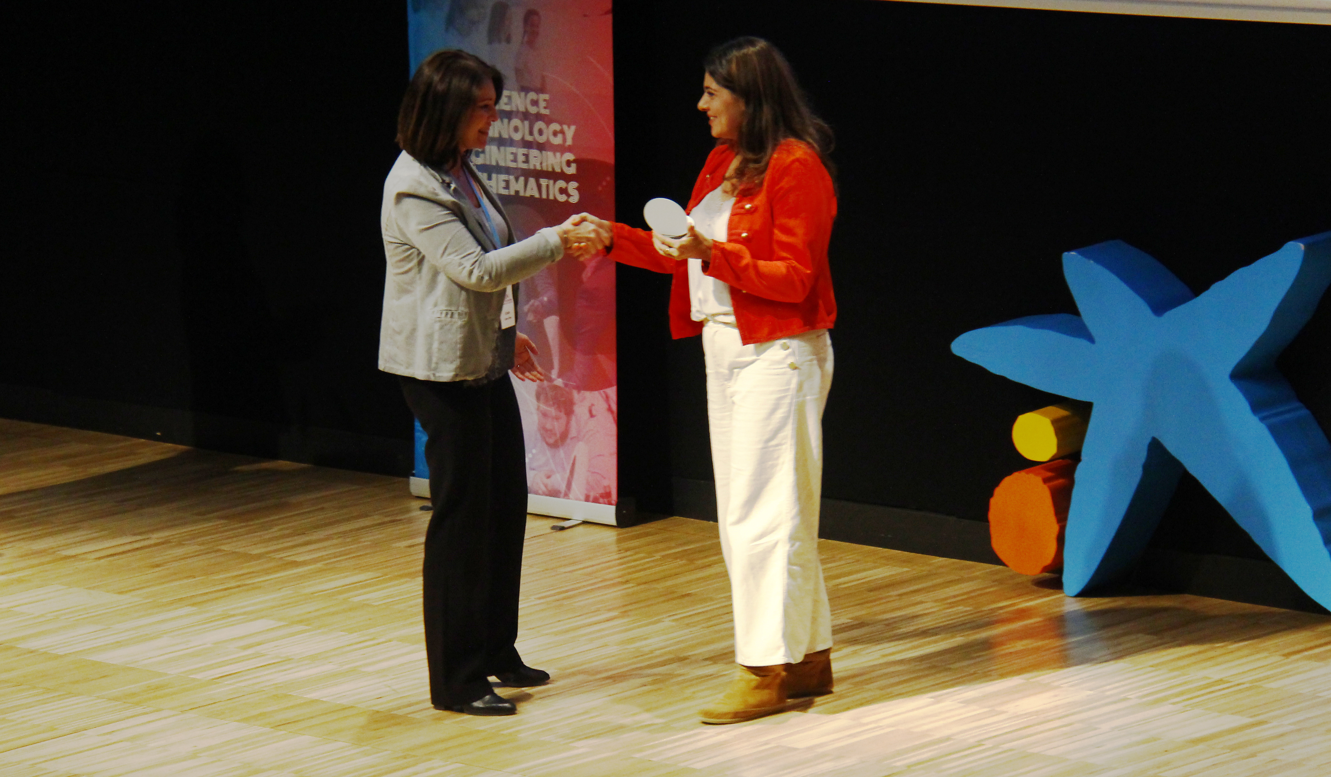 llum llosa lliura l'stem teacher award