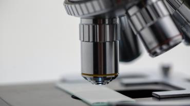 Imatge detall d'un microscopi.