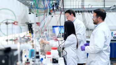 imatge d'un laboratori d'una química.