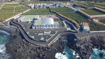 Pla general d'una planta dessalinitzadora a Tenerife.
