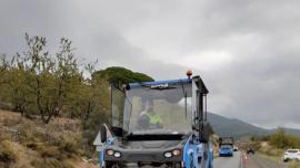 Maquina treballant en una carretera