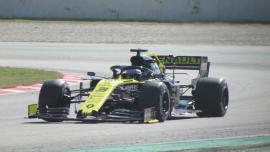Imatge d'un cotxe en una carrera de F1 (Bernat Carreras)