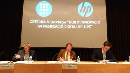 MOment de la signatura del conveni entre HP i la UPC, per la càtedra d'empresa d'innovació digital