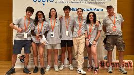 Imatge de l'equip Hermes i el professor Jordi Escofet a Granada després de participar a CanSat