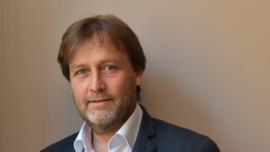 Primer pla de l'enginyer industrial Ernesto Caldaya