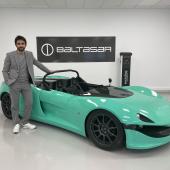 Imatge de Baltasar López, amb el Revolt, el primer cotxe elèctric de circuit i carretera